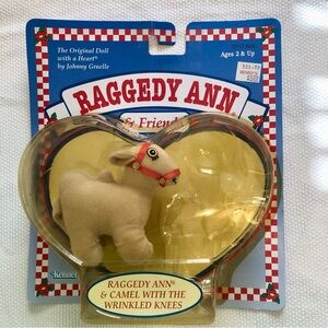 Raggedy Ann''s Tan Camel Friend in packaging Kenner wrinkled knees